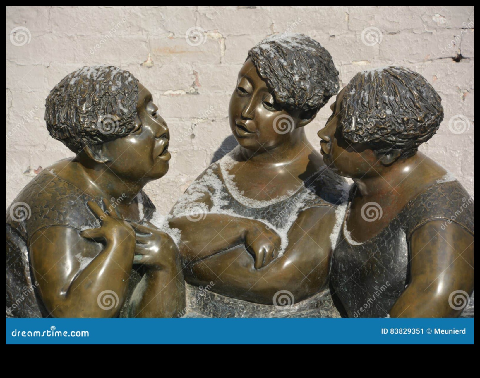 Veidoti čuksti: seno statuju mākslinieciskā valoda