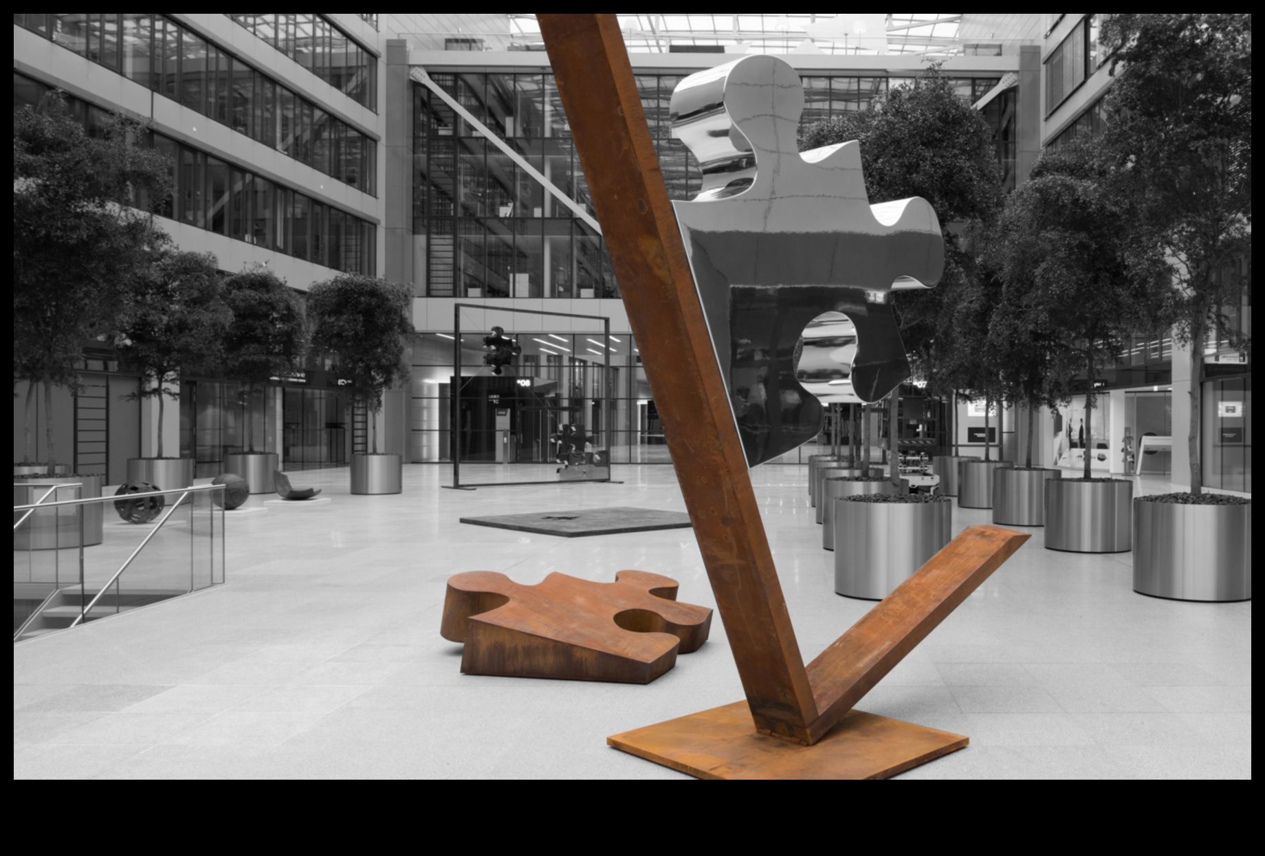 Zemei piesaistītas skulptūras Mūžīga mākslas forma 2 Zemei piesaistītās skulptūras: dabas un mākslas saplūšana