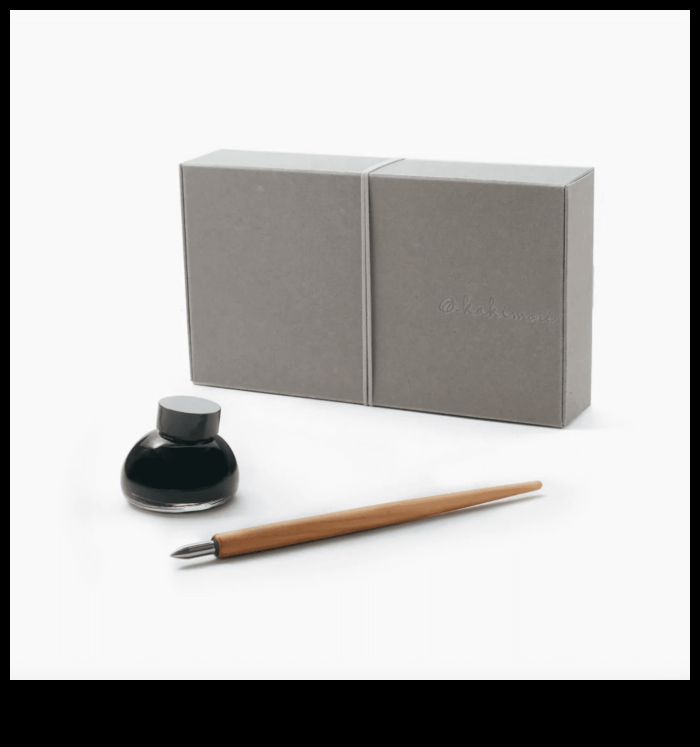 Pildspalvas pilnība: mākslinieciskas maģijas radīšana ar tinti