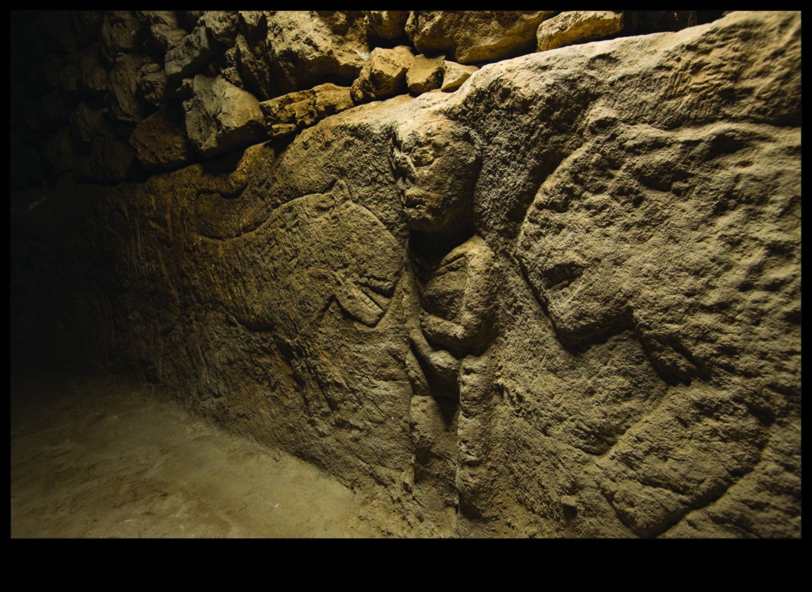 Iegravēti stāsti: stāsti, kas stāstīti caur seniem artefaktiem