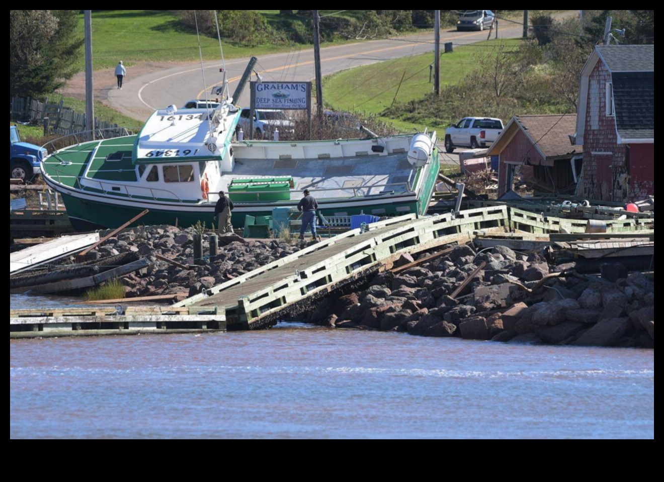 Piekrastes erozijas lēnas kustības katastrofa 3 Piekrastes erozija: klinšu un krasta līniju veidošana