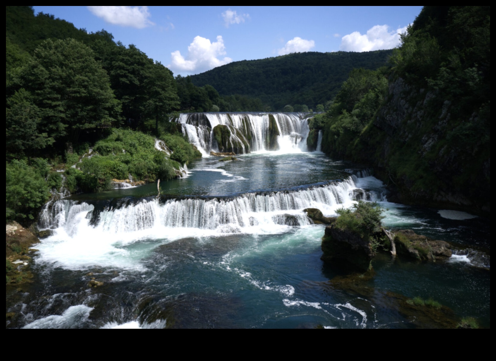 River Chronicles: Navigācija straumju un upju skaistumā