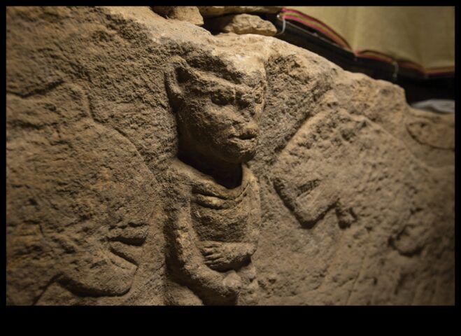 Iegravēti pasakas, kas atroda seno artefaktu stāstus