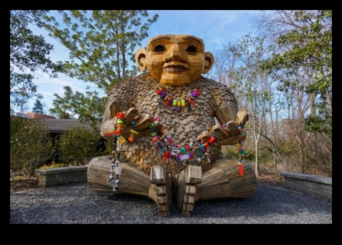 Savdabīga pastaiga pa botānisko patvērumu Brīvdabas skulptūru testēšana